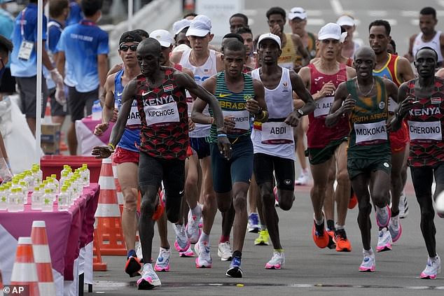Morhad Amdouni, el atleta que tiró todas las botellas en la maratón