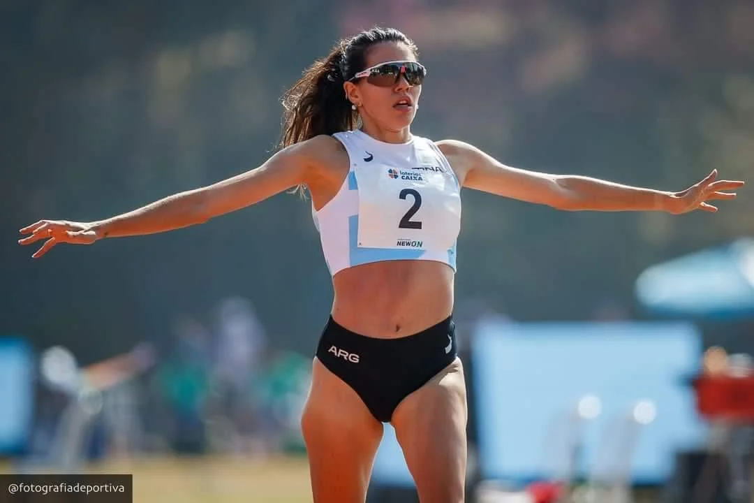 Fedra Luna Sambrán: Récord Sudamericano de Milla Indoor