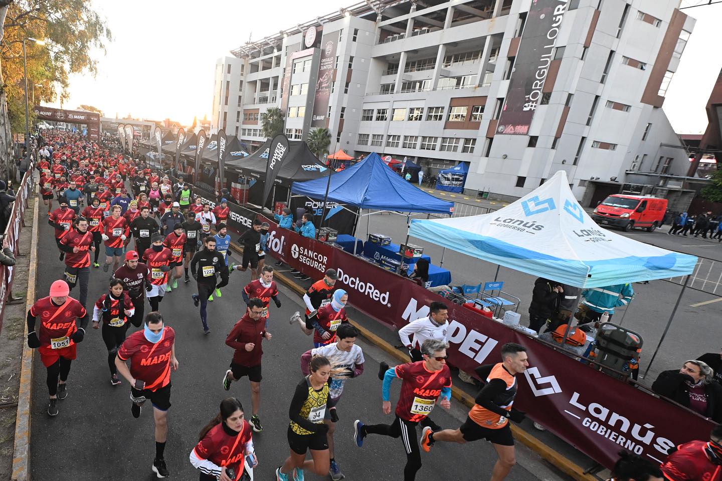Maratón del Club Lanús: Fausto Alonso y Lety Rodríguez ganan los 21k