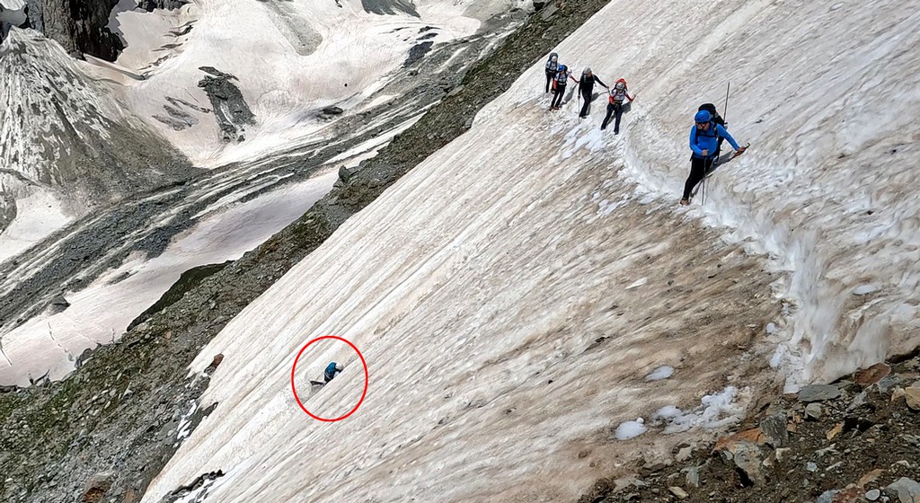 Mont Blanc: Alpinista casi pierde la vida en ascenso (VIDEO)