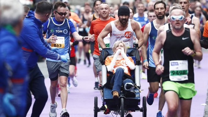 Colin Farrel corrió la maratón de Dublin a beneficio de personas con «piel de mariposa»