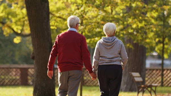 ¿Cuánto hay que caminar a los 70 años?