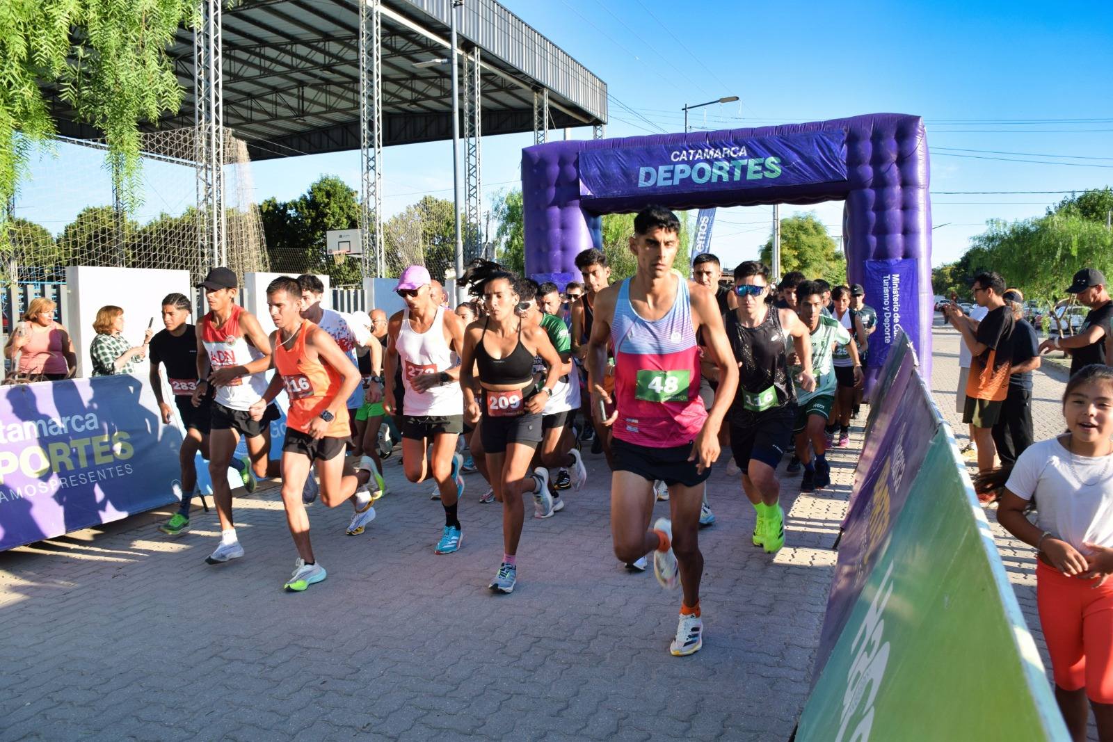 Los Altos Corre 10k: Triunfos de Valdez y Peñaflor