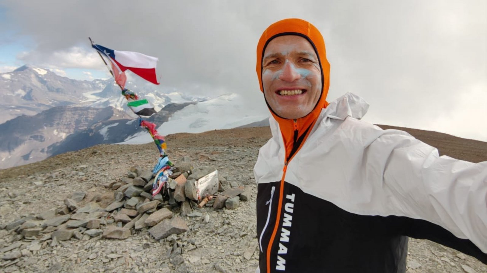 Runner chileno hace historia corriendo 64 km desde Plaza de Armas al Cerro El Plomo